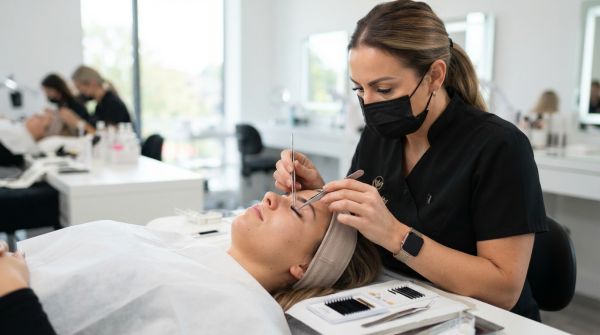 Formation cils : perfectionnez vos compétences en extensions