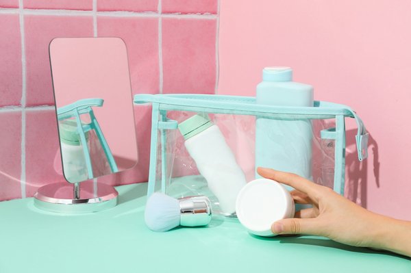 Comment les marques françaises assurent-elles la qualité de leurs trousses de toilette ?