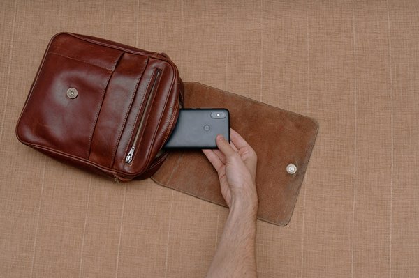 Comment choisir la sacoche homme idéale : guide pratique